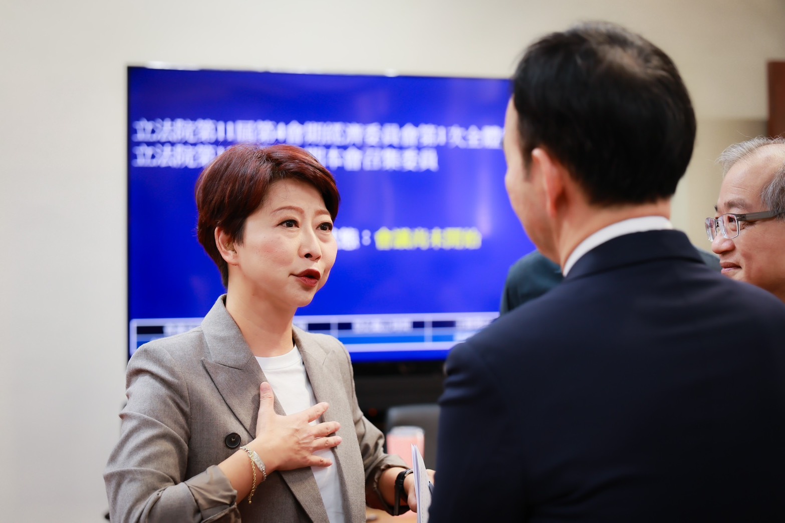 市長初選在即仍扛召委重責 陳亭妃喊:幫台南顧好重建經費更重要 250 市長初選在即仍扛召委重責 陳亭妃喊:幫台南顧好重建經費更重要 249