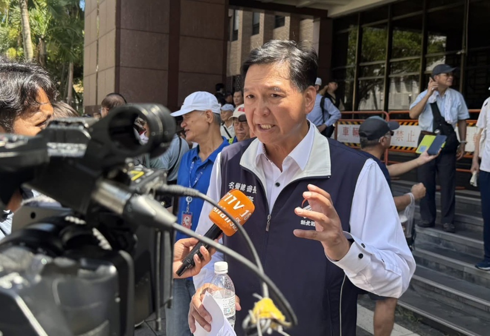 新北警消裝備議題藍綠激烈交鋒 林國春批黃淑君「別把議會當舞台」 240 248251001a07