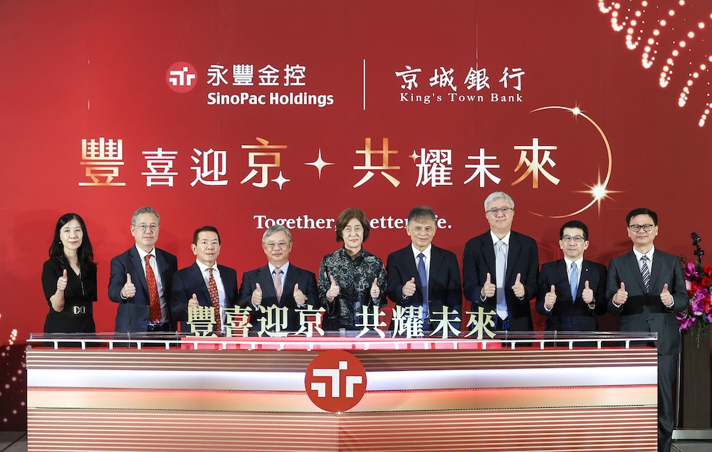 cnews124251001a15