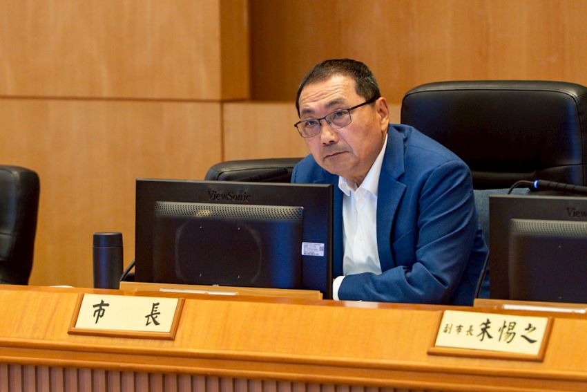 專家推薦 新北大巨蛋樹林機五、淡海二期出線 1 《圖說》市長侯友宜聆聽市政會議專案報告。〈城鄉局提供〉