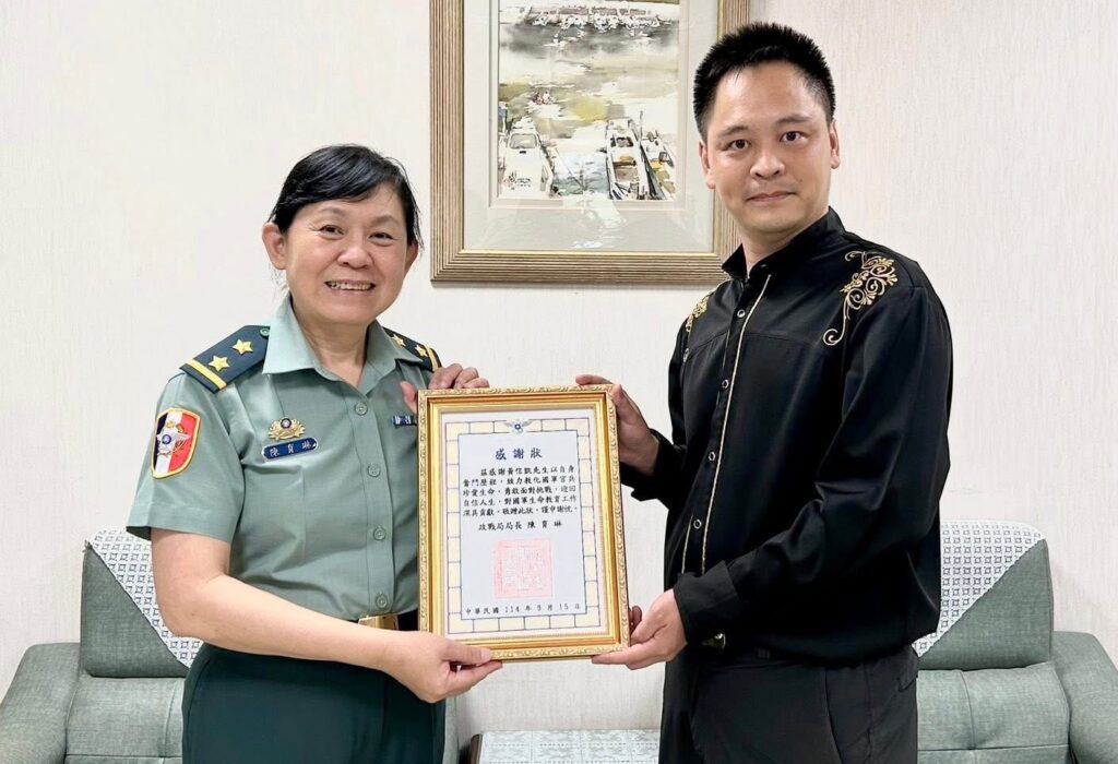 「國軍心靈奇蹟」黃信凱心輔講座達三百場里程碑 最感念三貴人! 2 S 198647981 0