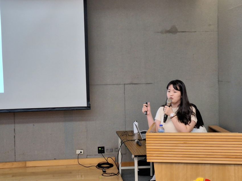 教你AI法律不踩雷 新北政風攜手國中老師深入校園 3 《圖說》講座蔡涵茵律師結合教材案例,深入剖析青少年使用AI科技可能面臨的道德風險與法律責任。〈政風處提供〉