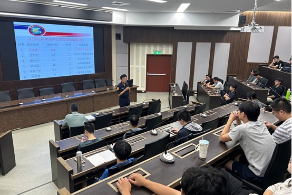 防止大學生發生事故 警應邀宣導交通安全 2 MEITU 20251001 172631919