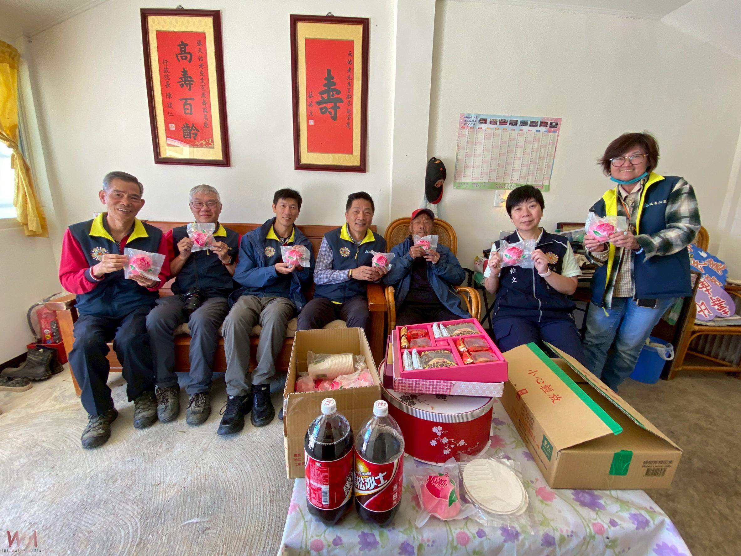 光輝十月南投榮服處歡祝華崗榮民張伯伯102歲嵩壽 - https://www.watchmedia01.com