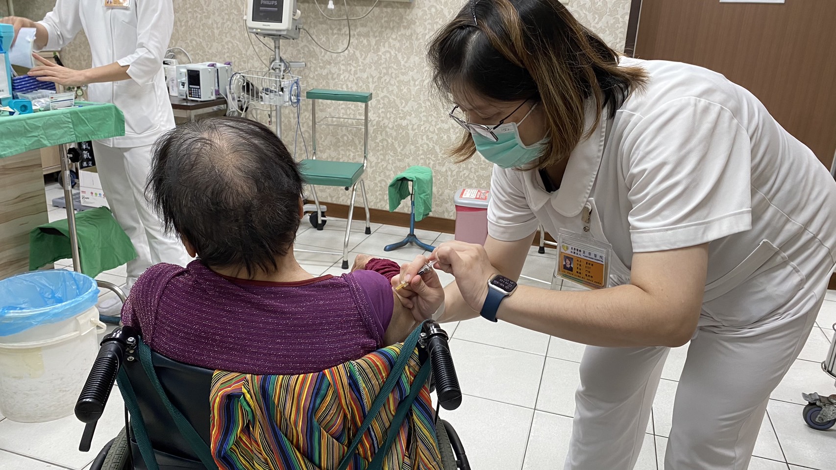 員榮醫院開打流感、新冠疫苗 涂川洲呼籲民眾盡早接種 - https://www.watchmedia01.com