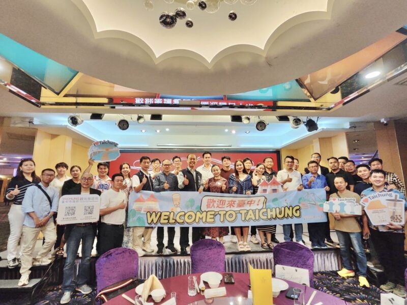 圖文:台中市觀旅局副局長蔡宗昇率員盛請接待來訪的柬埔寨主力旅行業者。