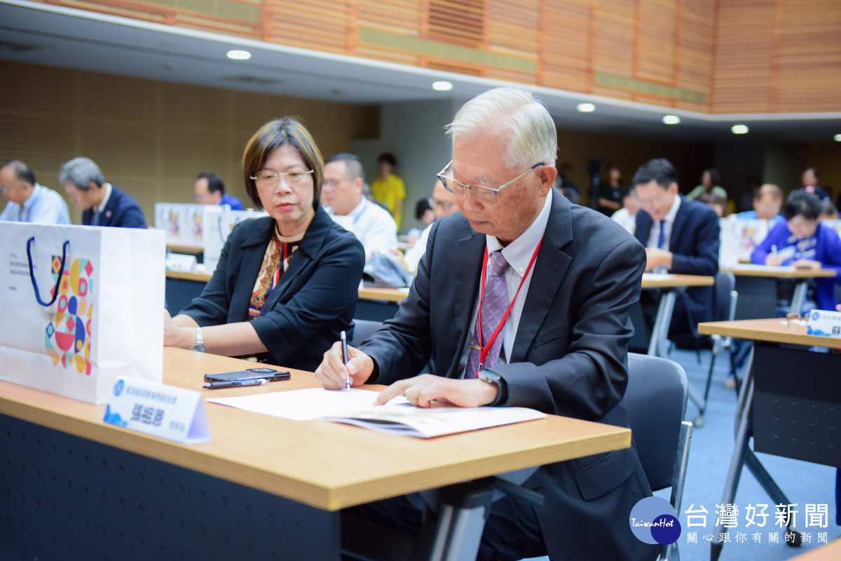 「資源循環與企業產學合作備忘錄」簽署儀式,共育綠領人才、共創永續未來。