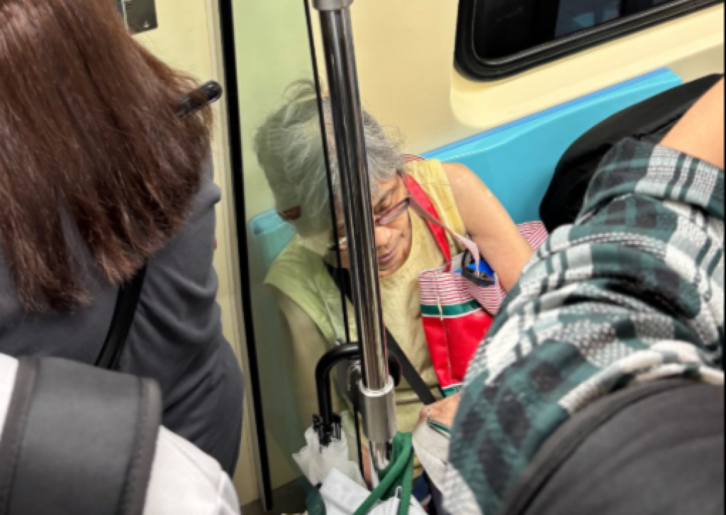 逼讓座阿嬤繳清罰金「搭捷運又凹優先席」 當事乘客:隔壁阿姨叫她去其他地方坐
