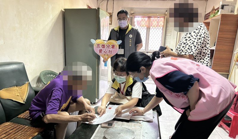 高雄執行分署中秋送暖 弱勢關懷不打烊