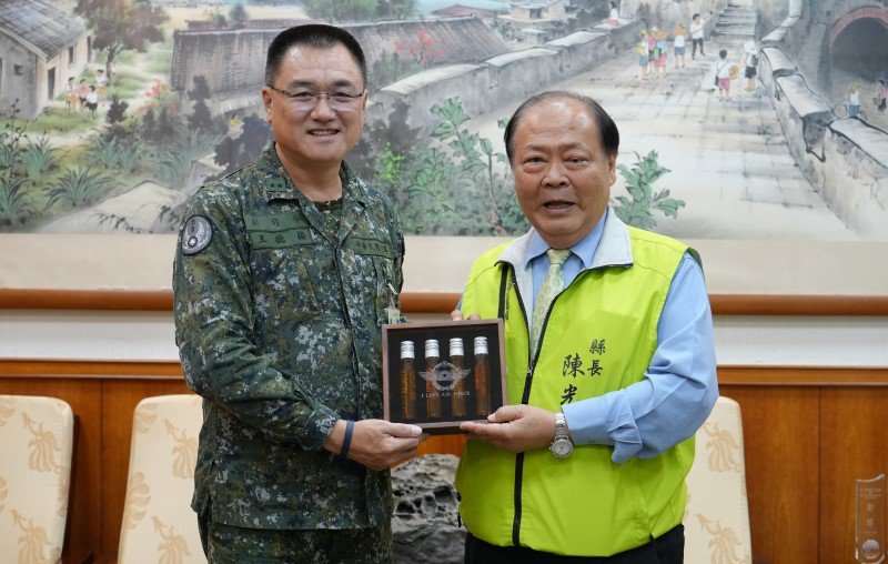 空軍副司令王德揚拜會縣府 陳光復肯定國軍守護家園貢獻