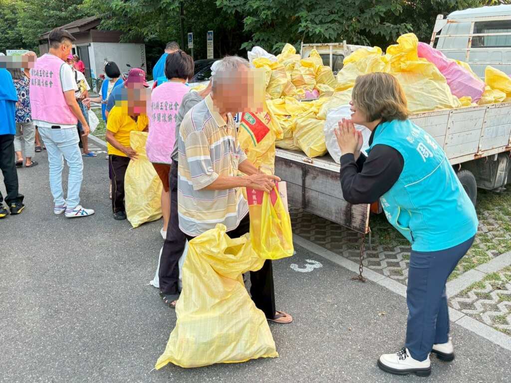 ▲中秋送暖愛心不間斷,和美德美公園週週溫暖弱勢心田。(記者林明佑翻攝)