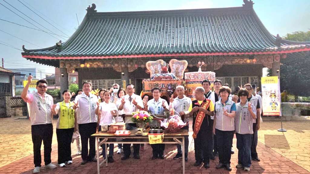 ▲彰化南瑤宮乙巳年「開基三媽暨十會媽角頭祈安遶境」活動,今日上午巡角隊伍抵達永靖鄉公所管理廟「鄭成功館」會香交流。(記者林明佑翻攝)