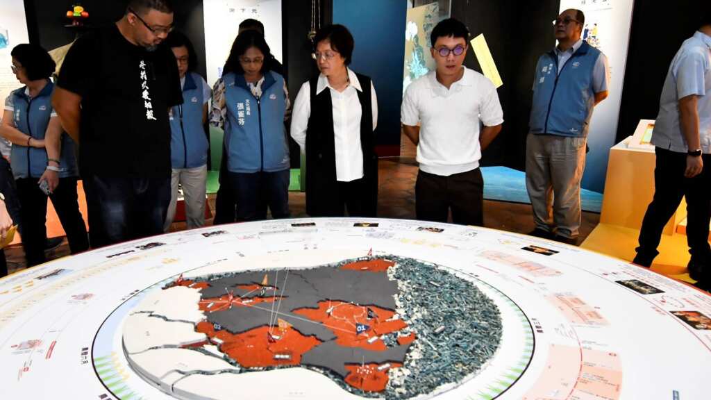 ▲2025台灣設計展即將於10月10日於彰化盛大開展,縣長王惠美今日上午前往鹿港展區視察,地點包括鹿港公會堂的「平安行」、鹿港亞太渡假村集會堂的「文化行」以及鹿江國際中小學的「圓夢行」。(彰化縣政府提供)