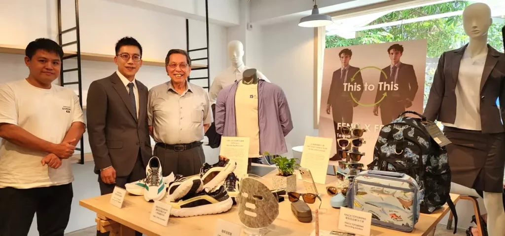 TITAS展前發表會中午洋企業楊董事長(左)於展示產品前合影