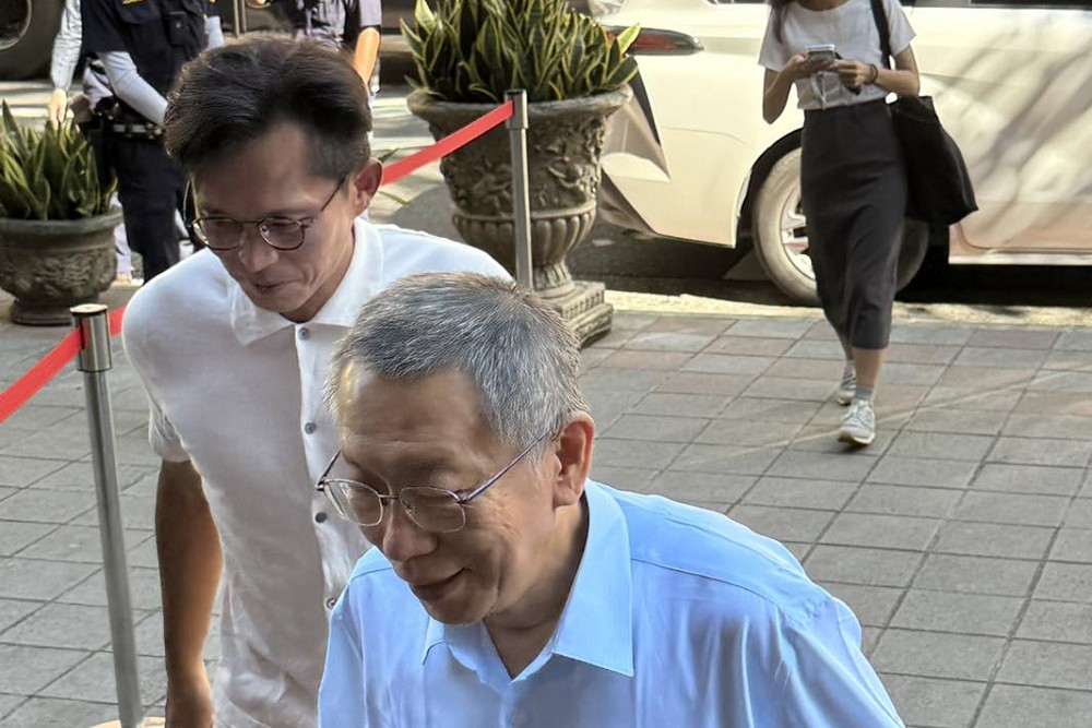 黃國昌狗仔風波延燒郭台銘疑被跟監 柯文哲突喊:偶居然真的被跟了 206 黃國昌狗仔風波延燒郭台銘疑被跟監 柯文哲突喊:偶居然真的被跟了 205