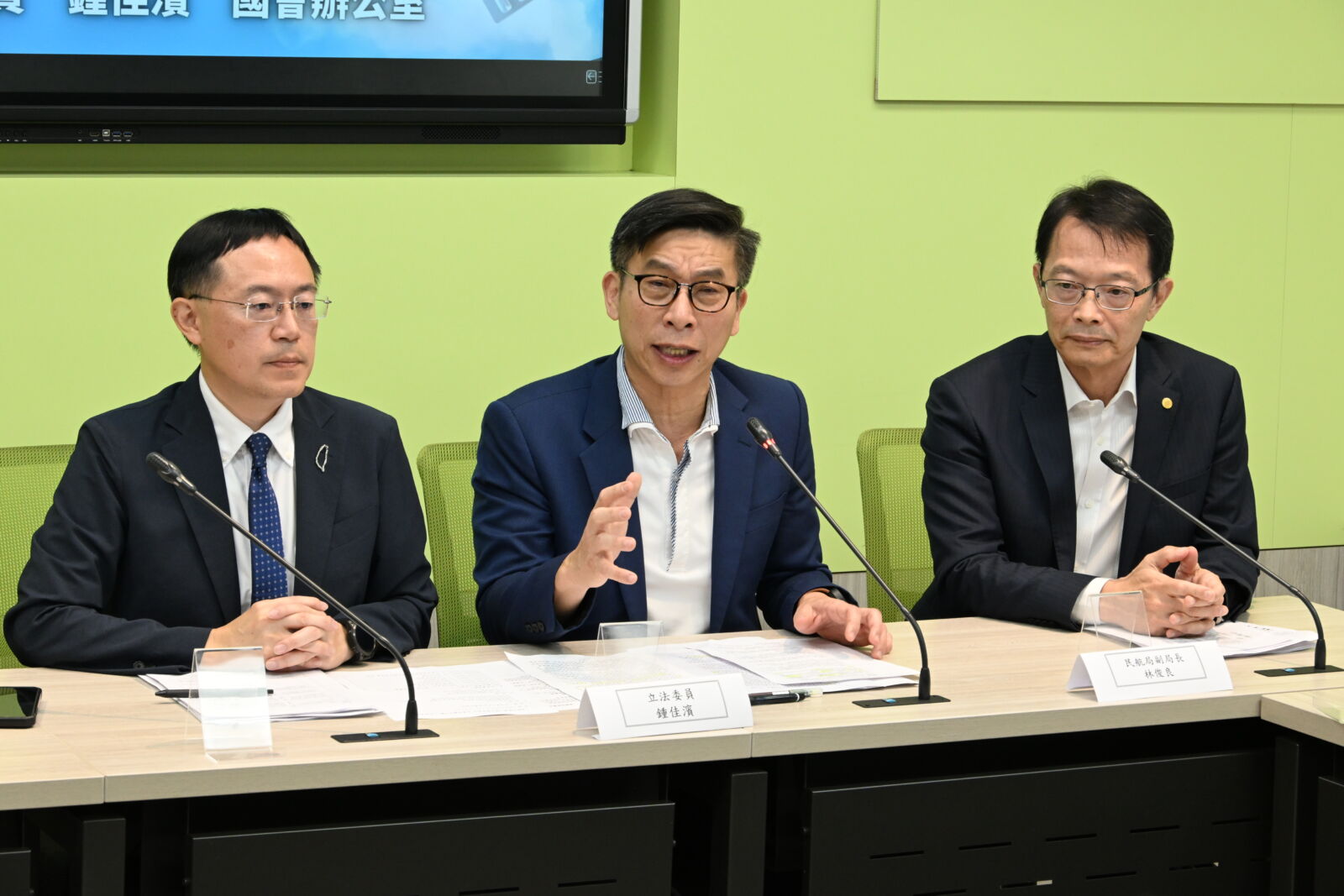 現行無人機偏鄉送藥申請繁瑣 李坤城、鍾佳濱籲簡化放寬法規 232 現行無人機偏鄉送藥申請繁瑣 李坤城、鍾佳濱籲簡化放寬法規 231