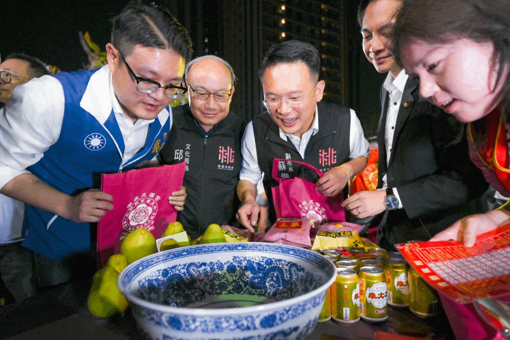 中秋博餅千人擲骰拚狀元 蘇俊賓讚:展現社區凝聚力 226 照片來源:桃園市政府