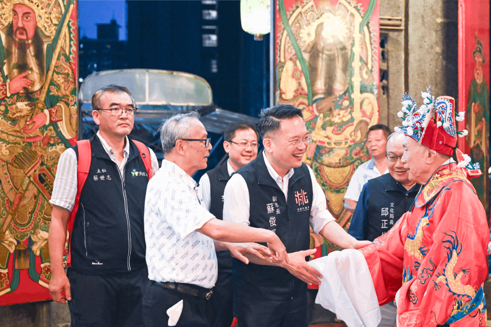 中秋博餅千人擲骰拚狀元 蘇俊賓讚:展現社區凝聚力 228 照片來源:桃園市政府