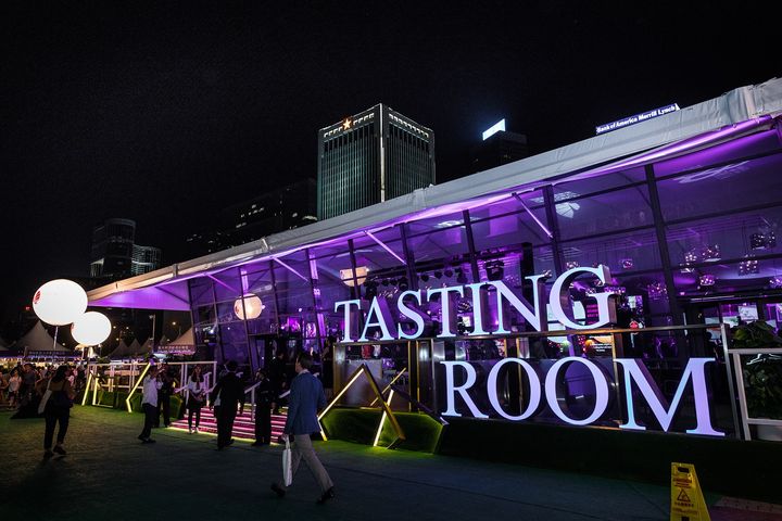 「香港美酒佳餚巡禮」10/23-26盛大舉行 首度加時延長至午夜 「尊尚名酒區」與「品味館」經典再現
