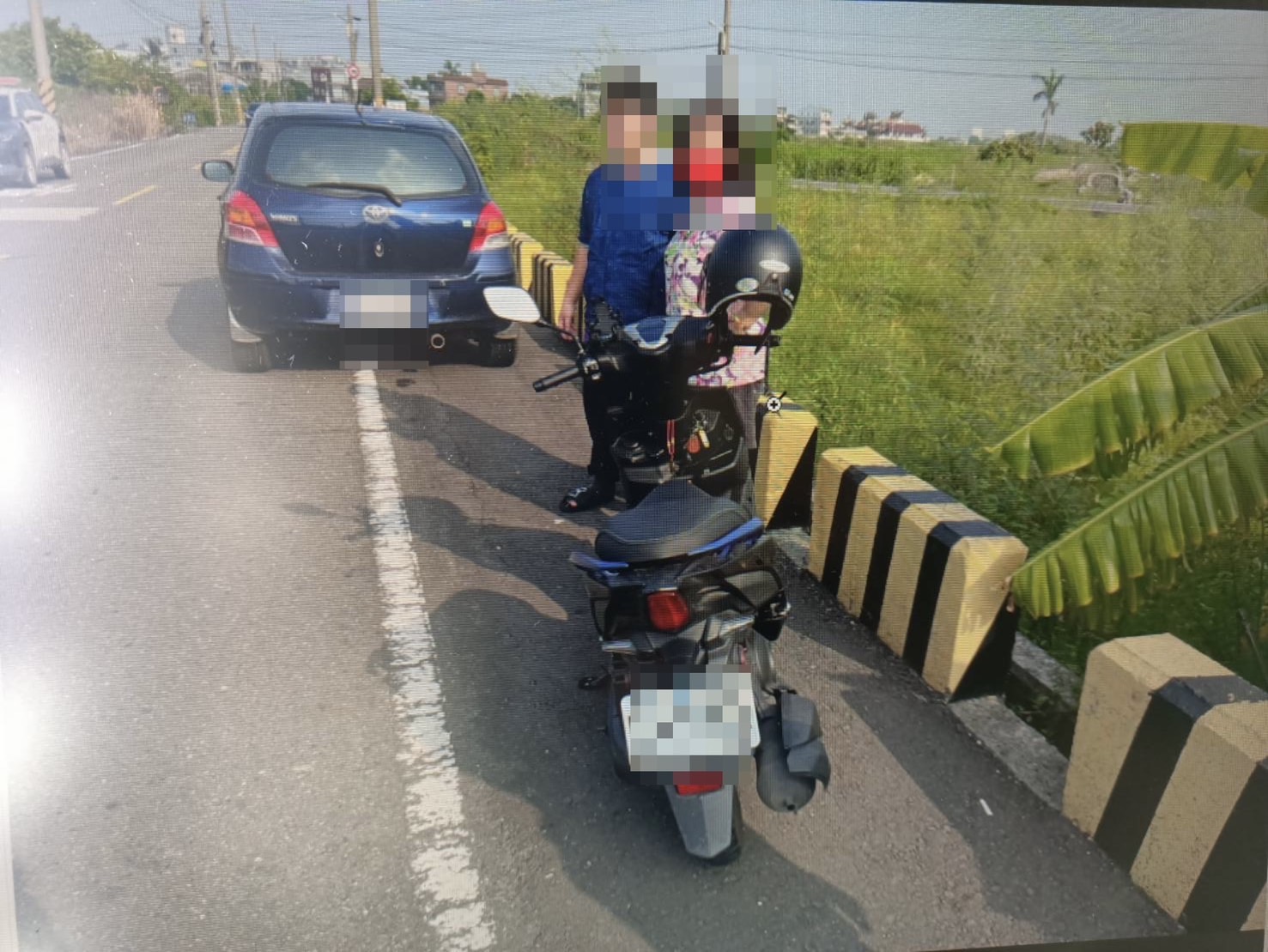 岡山18歲騎士變換車道猛撞小客車慘摔 騎士恐吞最高2400元罰鍰