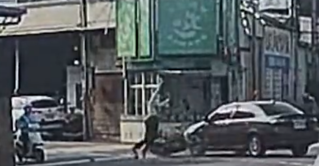 撞擊畫面曝光!中壢78翁駕車闖紅燈肇事 機車女騎士被撞飛腦出血右肩骨折