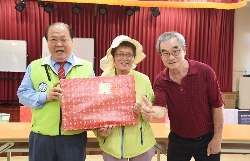 澎縣府攜手鎖港里辦理全齡關懷活動 陳光復陪伴長輩提前歡慶中秋 感謝志工溫暖守護