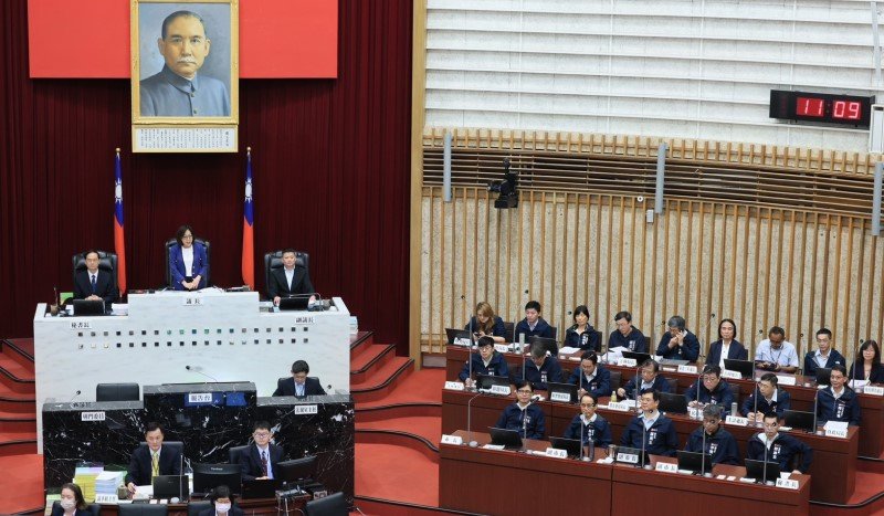高雄市議會第4屆第6次定期大會開幕 陳其邁盼儘速通過土石方管理自治條例修法 完善管理機制