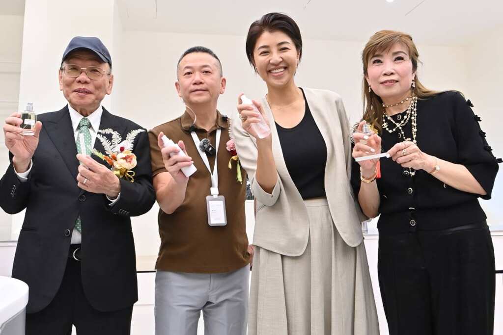 ▲南投旺來產業園區第一家觀光工廠開張了！愛妮雅化妝品集團投資設置「亞洲香研所」今日熱鬧開幕。（記者張玉泰攝）