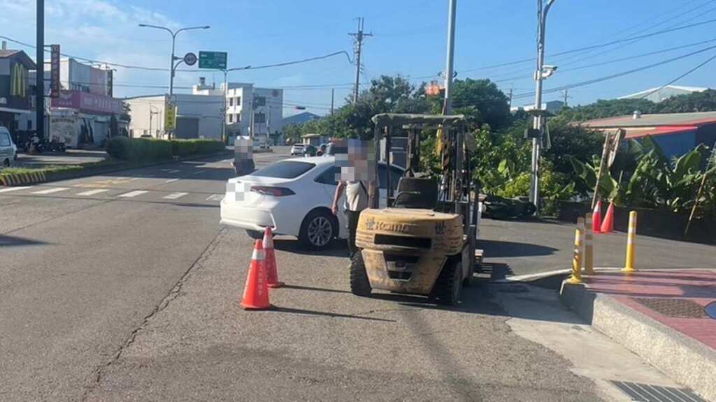 ▲堆高機新制上路,苗警提醒:這張「證件」一定要辦。