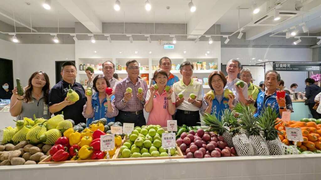 ▲竹北市農民直銷站光明門市10月3日隆重開幕。