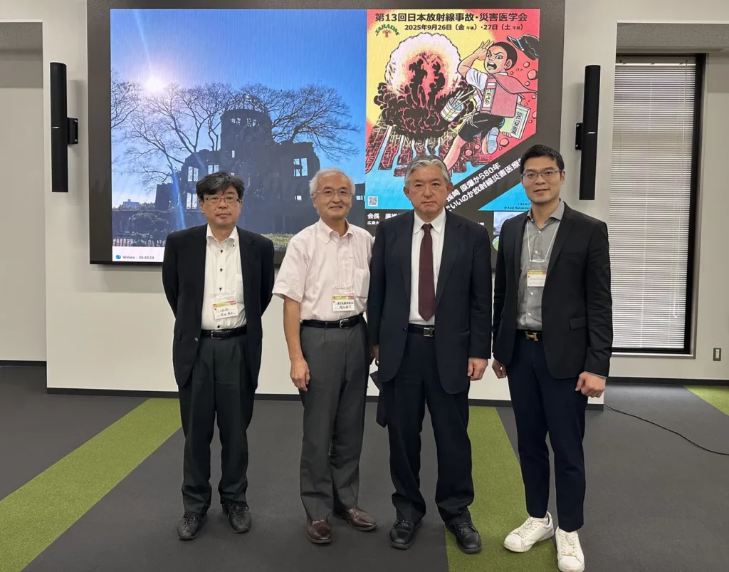 麗寶新藥總經理劉朝瀚(右一),主辦單位日方會長廣橋伸之(右二)、理事長明石真言(左)