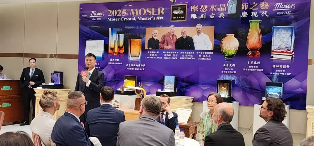 國裕精品執行董事樂慎寰致詞。