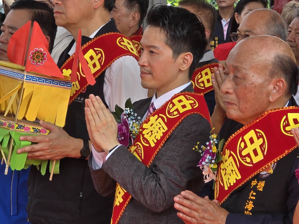 建廟200週年中壢仁海宮醮壇動土 何志偉贈金鏟祝好孕到 258 cnews124251003a05