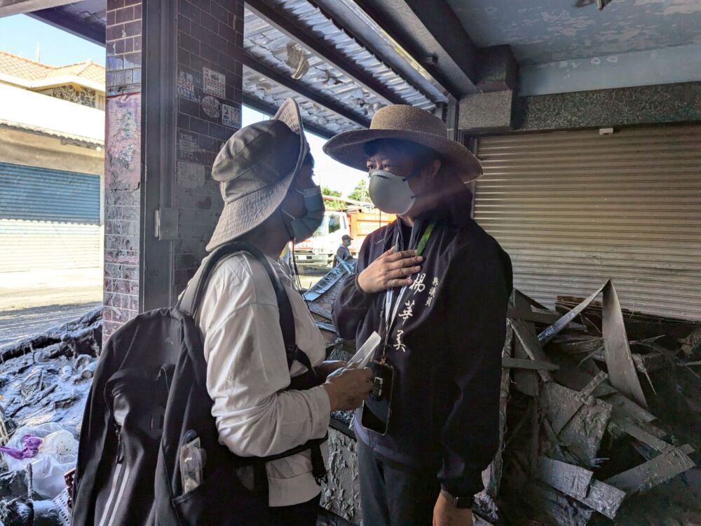 2企業捐贈罹難者慰問金 楊華美逐戶親發感謝各界援助 240 2企業捐贈罹難者慰問金 楊華美逐戶親發感謝各界援助 239