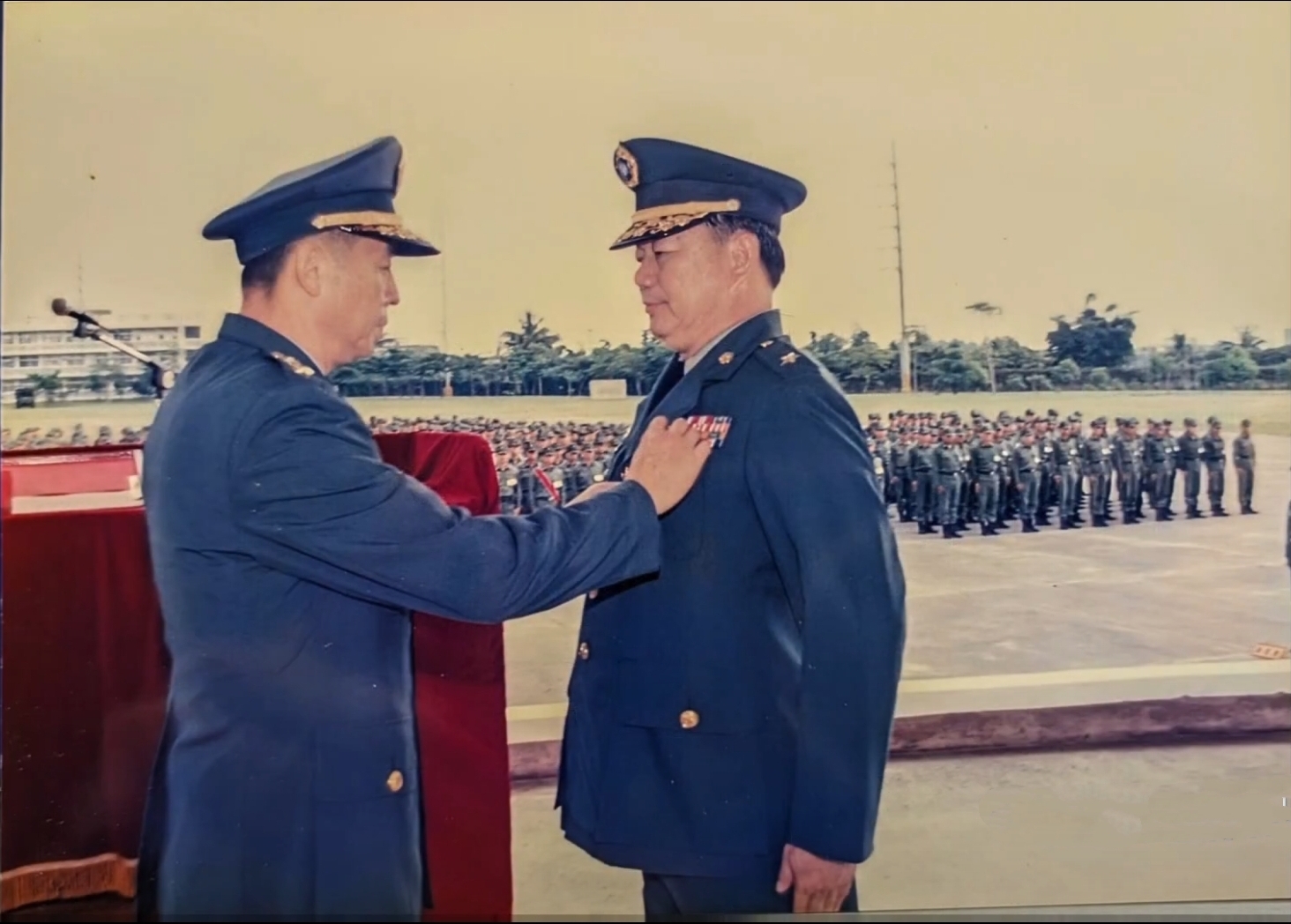 崔萬靈中將軍旅生涯中以堅毅果敢著稱,歷任重要職務,對國家安全與軍隊發展貢獻卓著。(記者 趙靜姸翻攝)