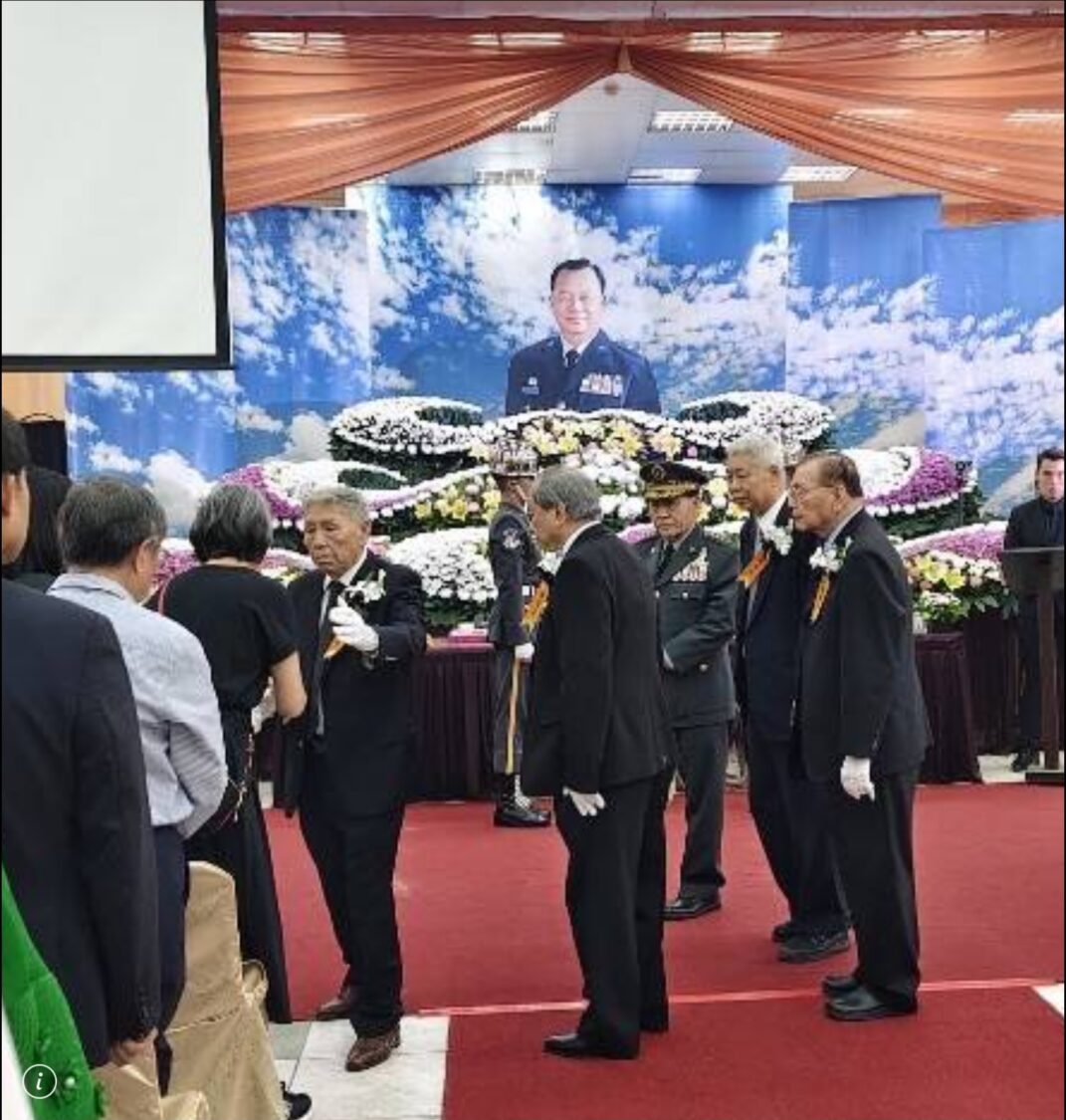 會場莊嚴肅穆、場面隆重而感人,見證崔萬靈中將一生的軍旅榮耀。(記者 趙靜姸翻攝)