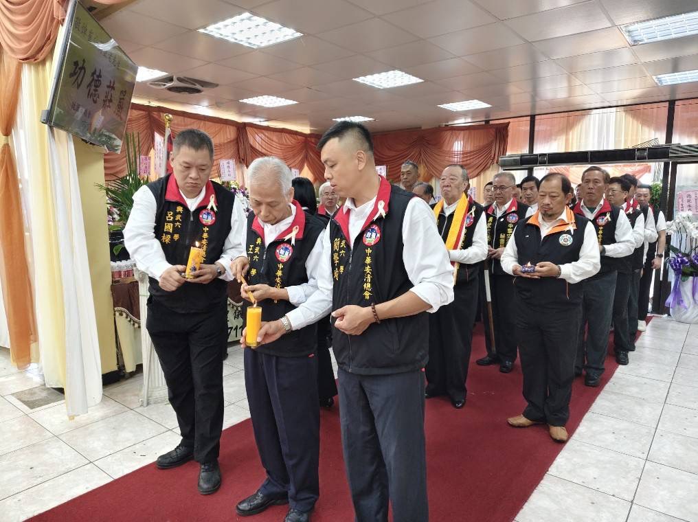 安清弟子們感念崔將軍為引路的明燈。(記者 趙靜姸翻攝)