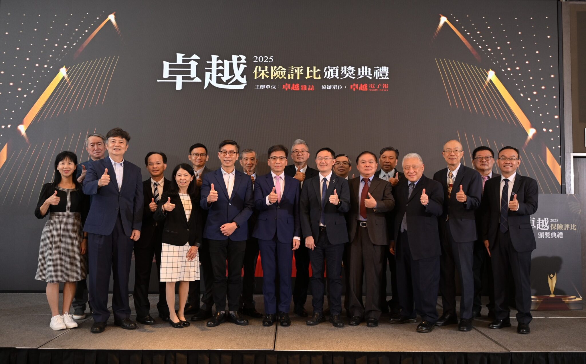 金管會主委彭金隆(前排左四)、立法委員鍾佳濱(前排左三)、立法委員李坤城(前排左五)等產、官、學嘉賓齊聚一堂。