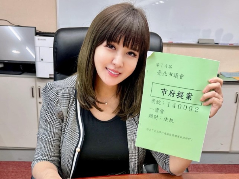 敬老愛心卡480點 喊假的 王欣儀批 市府邏輯本末倒置 應正視長輩真正需求 1 MEITU 20251003 102848845