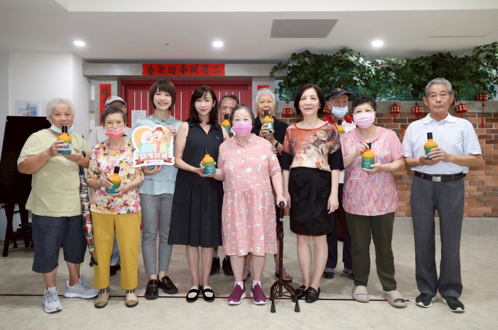 中秋前夕暖流!許淑華議員攜手企業捐贈優質油品讓長者餐食更升級 20 S 224288850