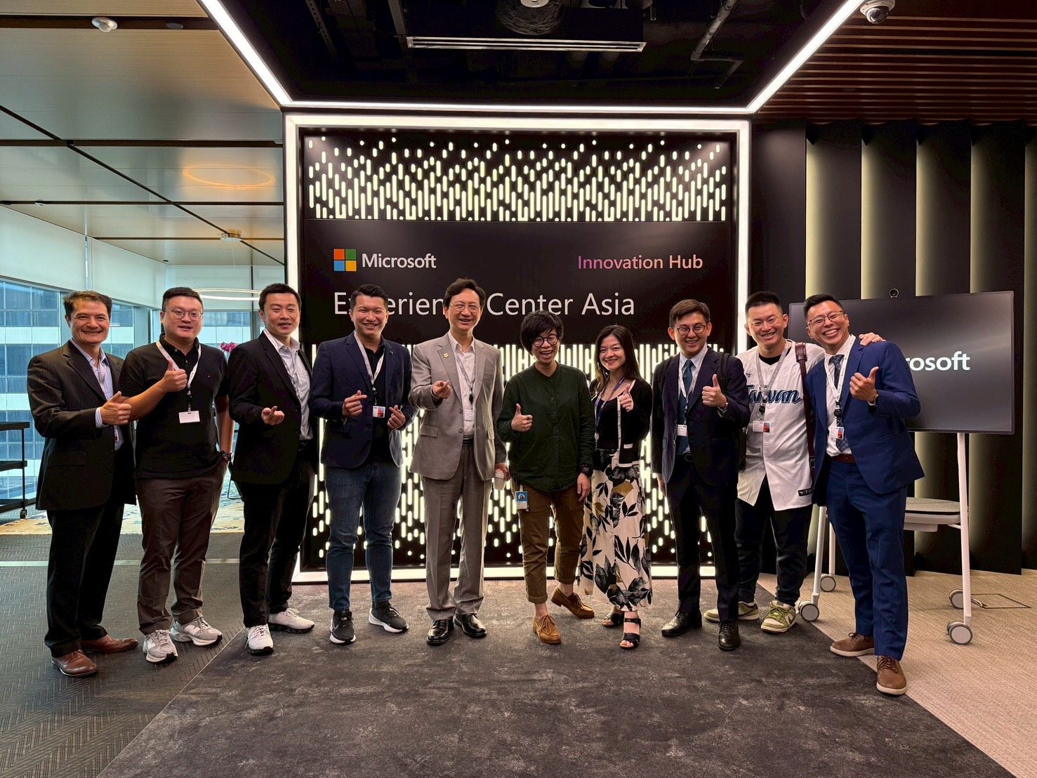 卓冠廷率團赴星考察智慧城市　走訪微軟交流將國際經驗引入台灣