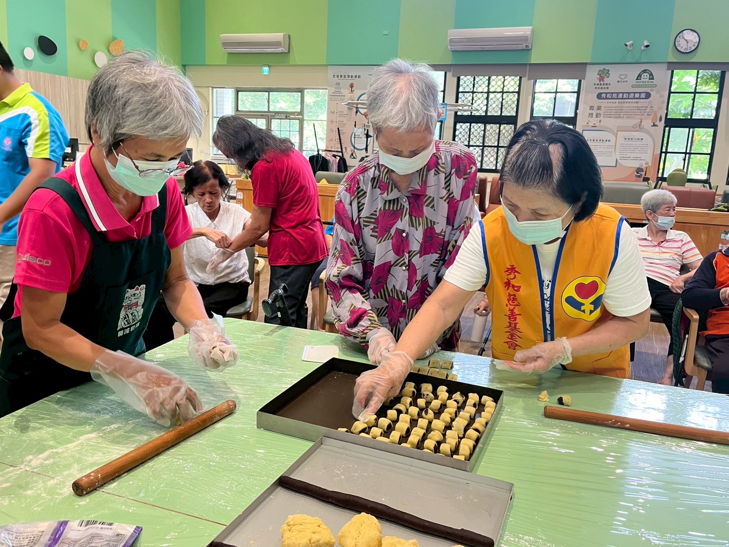 秀和苑日照中心長輩DIY月餅、演戲 過溫馨中秋 - https://www.watchmedia01.com