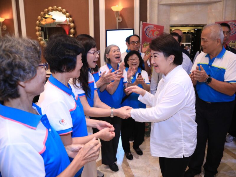 圖文：台中市生命線協會表揚服務滿50年資深志工暨50週年慶。