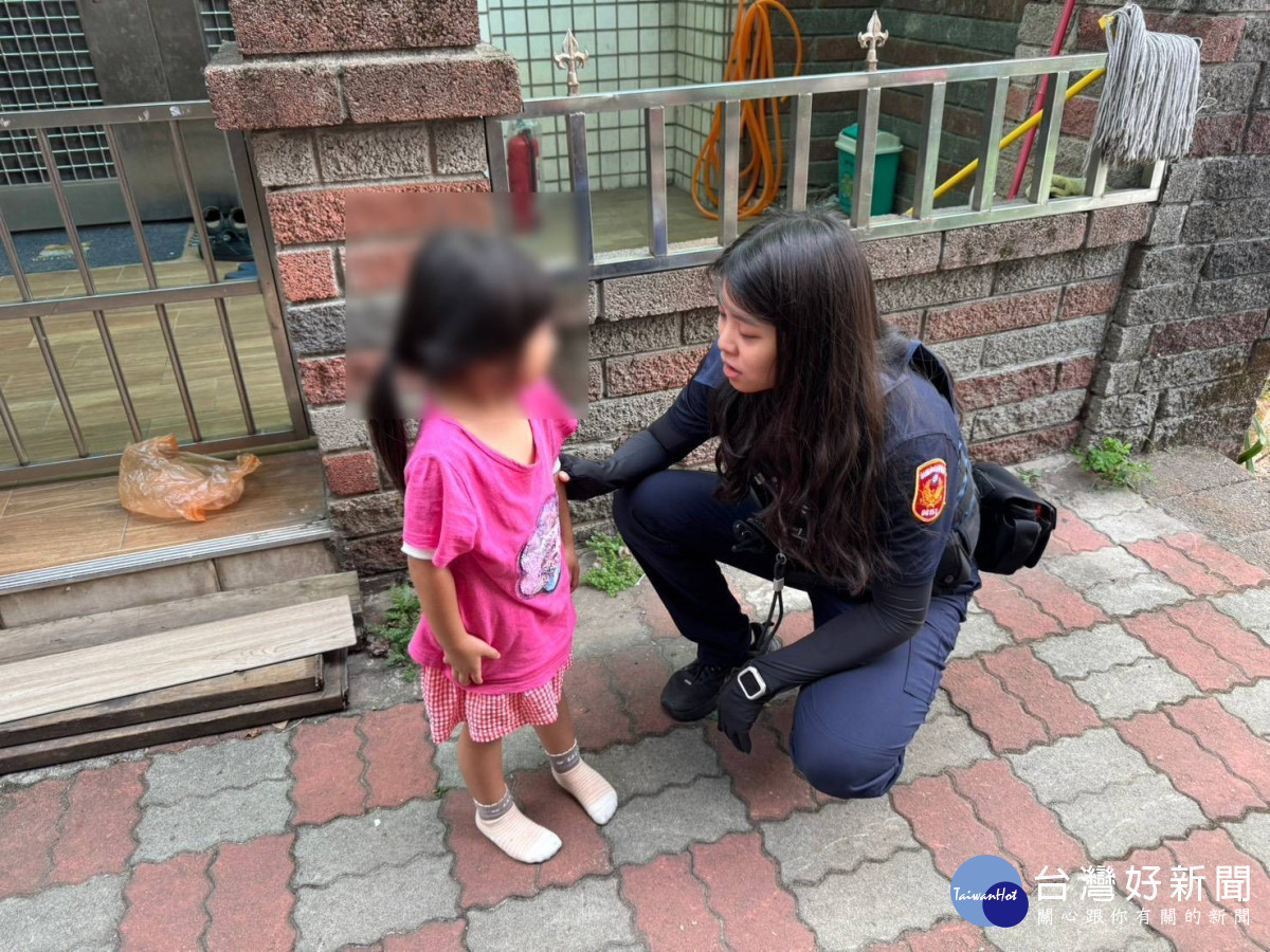 小女童趁家人熟睡偷溜上街，平鎮警助平安返家。