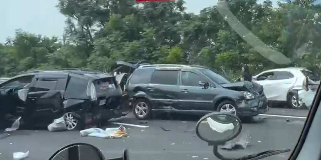 國道1號南下彰化路段6車連環撞!- 13人受傷送醫