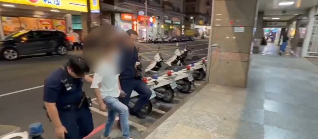 新莊2男當街互毆 竟是因為雙方起口角