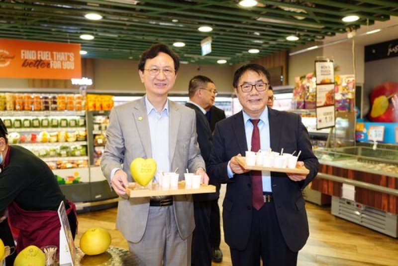 台南文旦柚赴新加坡連鎖超市行銷