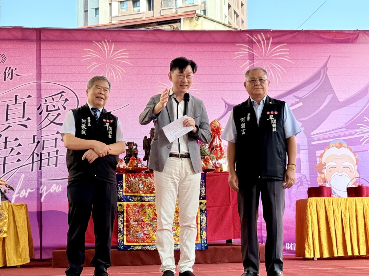 ▲樂成宮今(4)日舉辦未婚聯誼活動，內政部政務次長董建宏(中)致詞。(圖/記者顏淑娟攝)