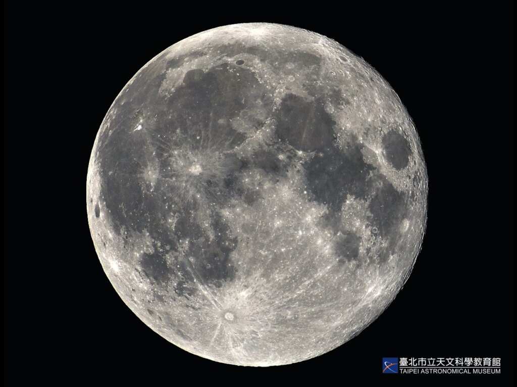 ▲今年中秋非滿月，越近天亮月更圓！（臺北市立天文科學教育館提供）。
