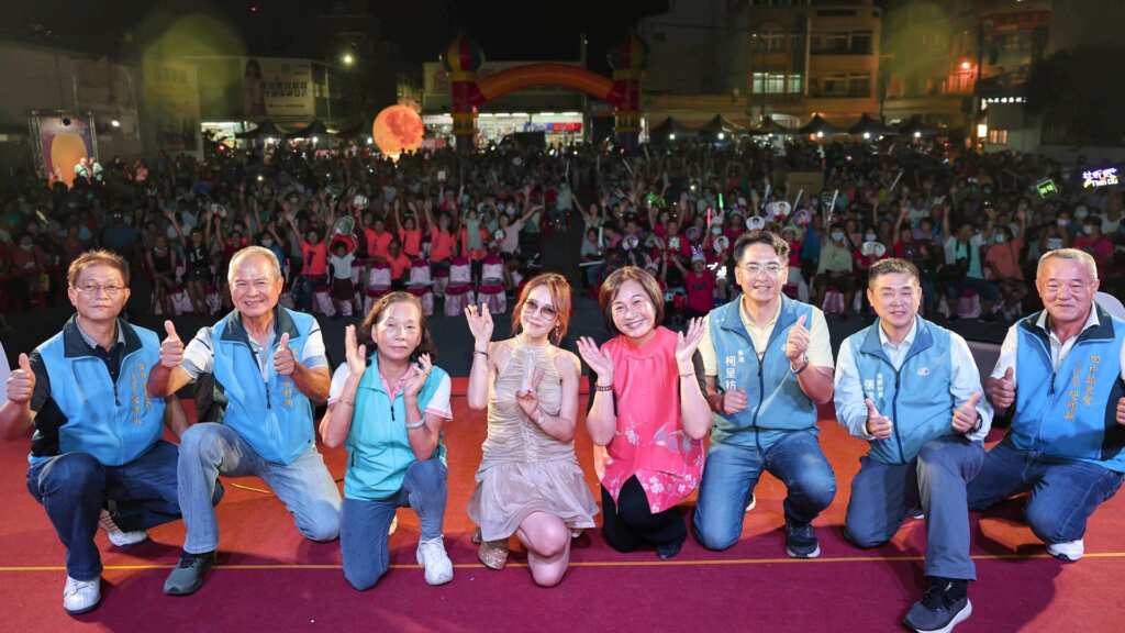 ▲中秋佳節即將到來,田中鎮公所於今日在田中米寶親子公園旁廣場舉辦『2025「新」光閃閃耀田中中秋晚會暨疾病防治宣導』活動,吸引大批民眾參加。(記者林明佑翻攝)